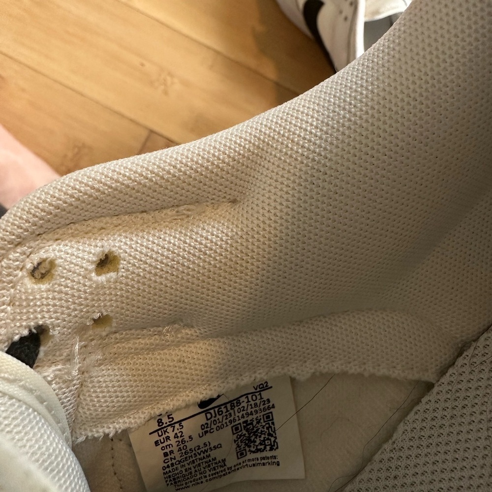 Nike White and Black Sneakers - size 8.5 men’s/10 women’s - Picture 5 of 5